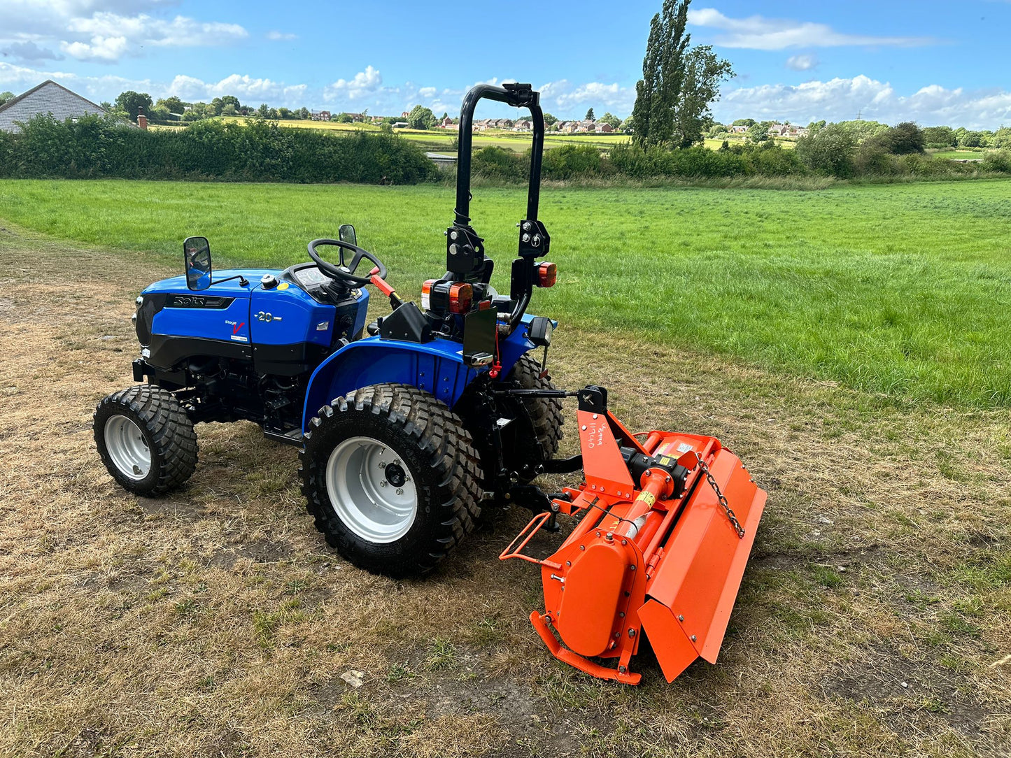 NEW/UNUSED SOLIS 20 4WD COMPACT TRACTOR WITH FARM MASTER RT135 ROTAVATOR BUNDLE!