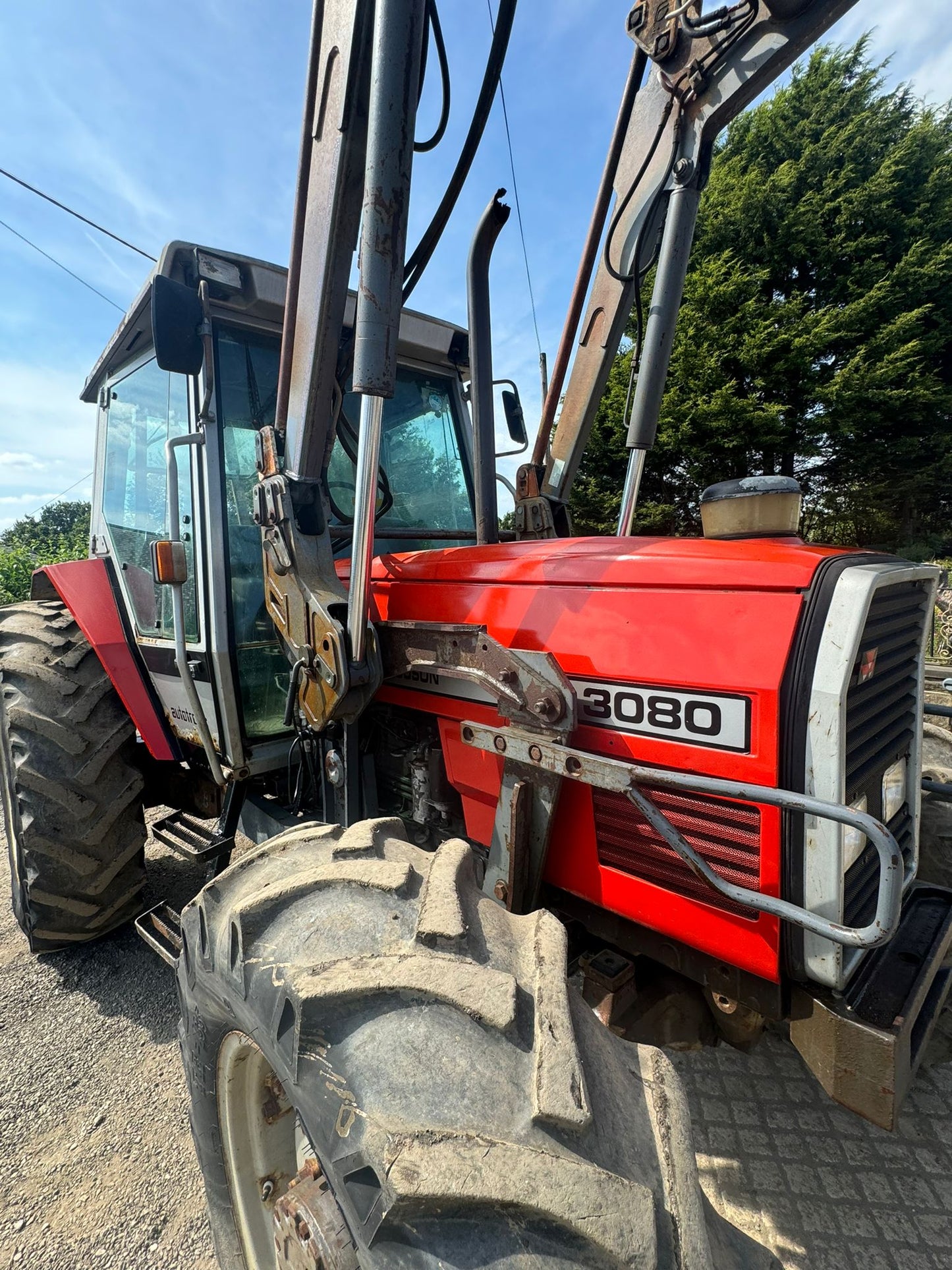 MASSEY FURGUSON 3080 LOADER TRACTOR