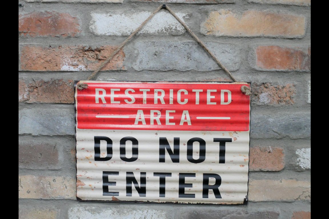 Sign (Restricted Area)
