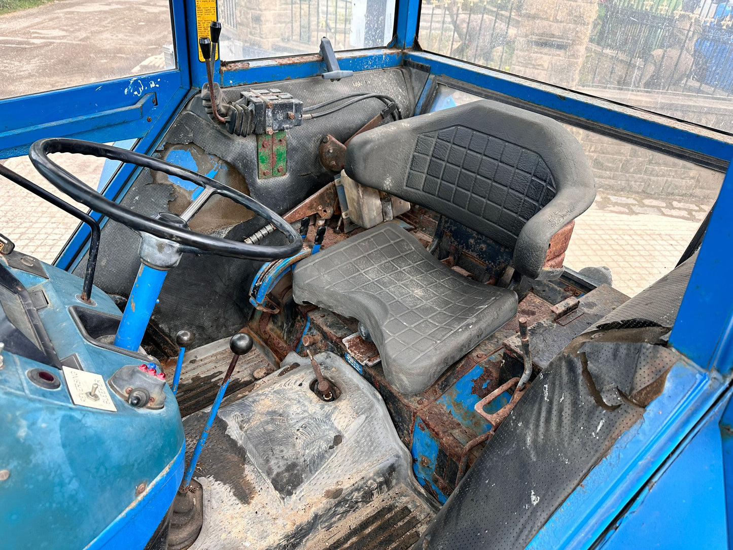 FORD 4110 54HP TRACTOR WITH BOMFORD LOADER