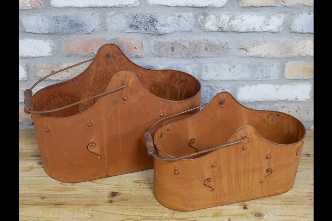 Set Of 2 Rusty Planters