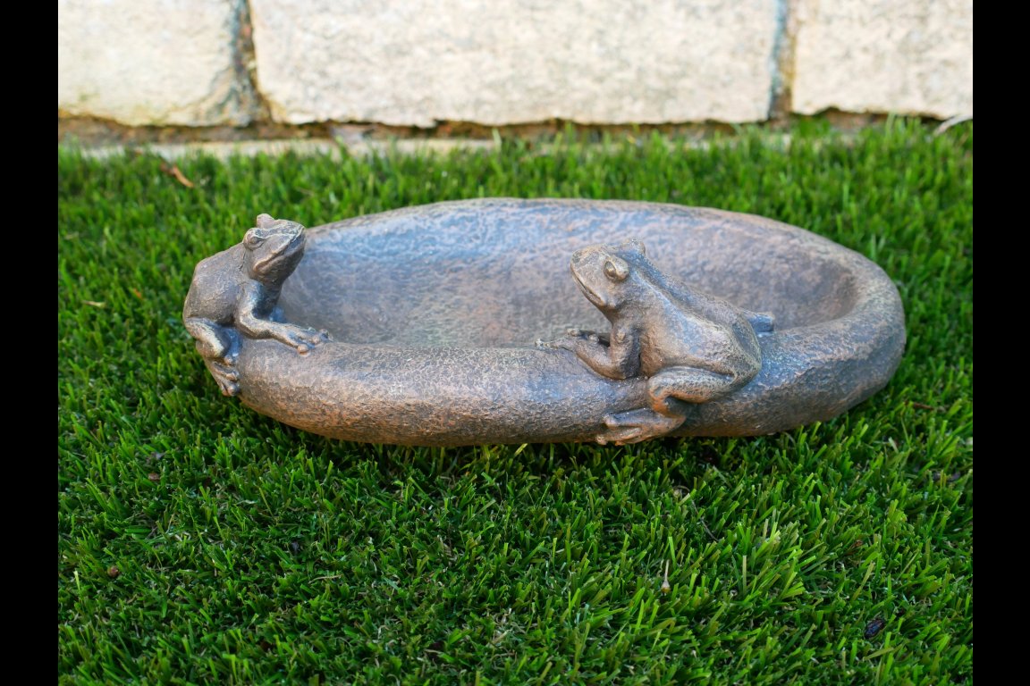 Two Frogs Bird Feeder