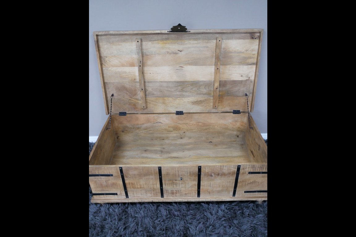 Large Trunk / Coffee Table