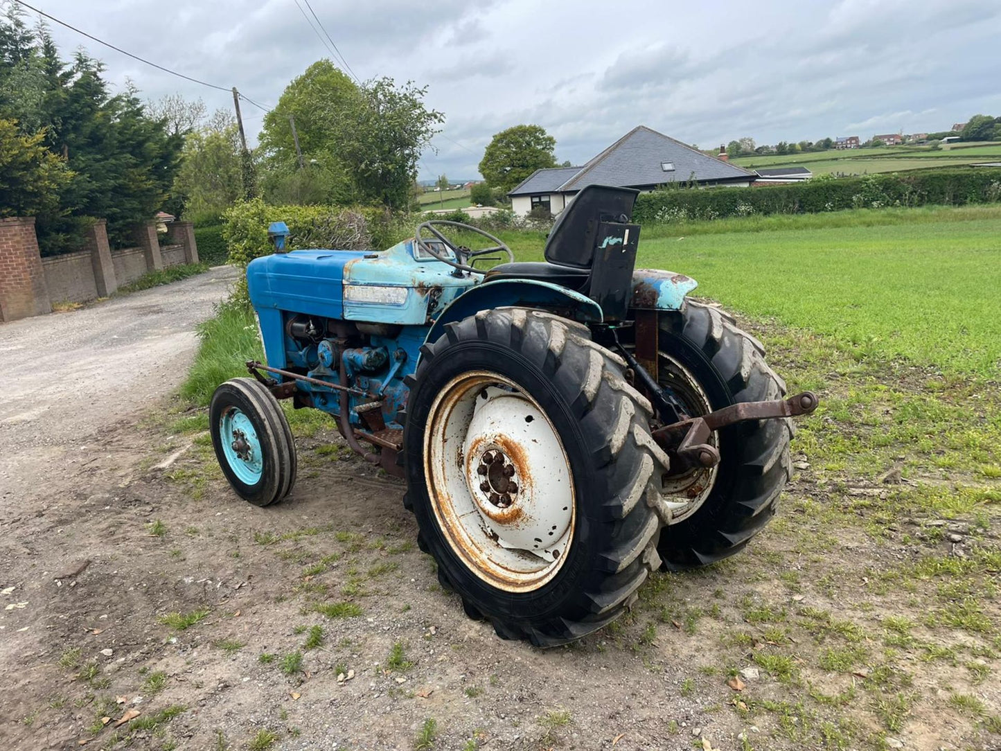 VINTAGE FORD 3000 VINYARD TRACTOR, RUNS DRIVES AND WORKS, ALL GEARS WORK
