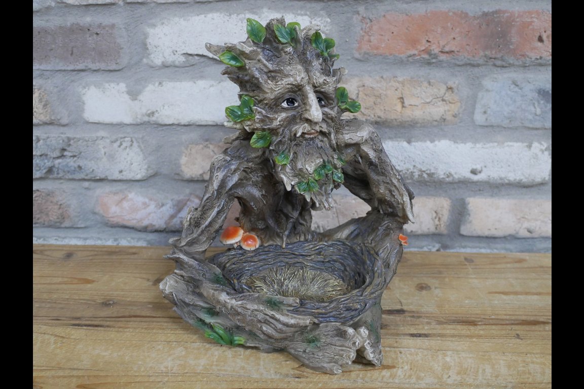 Treeman Birdfeeder
