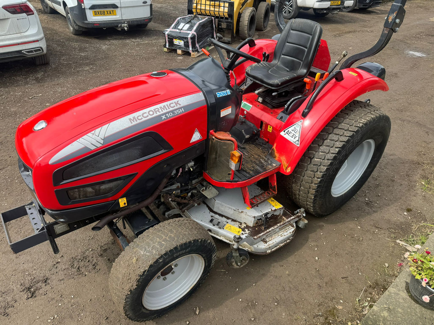 2012 MCCORMICK X10.35H COMPACT TRACTOR WITH UNDERSLUNG DECK 34 HP