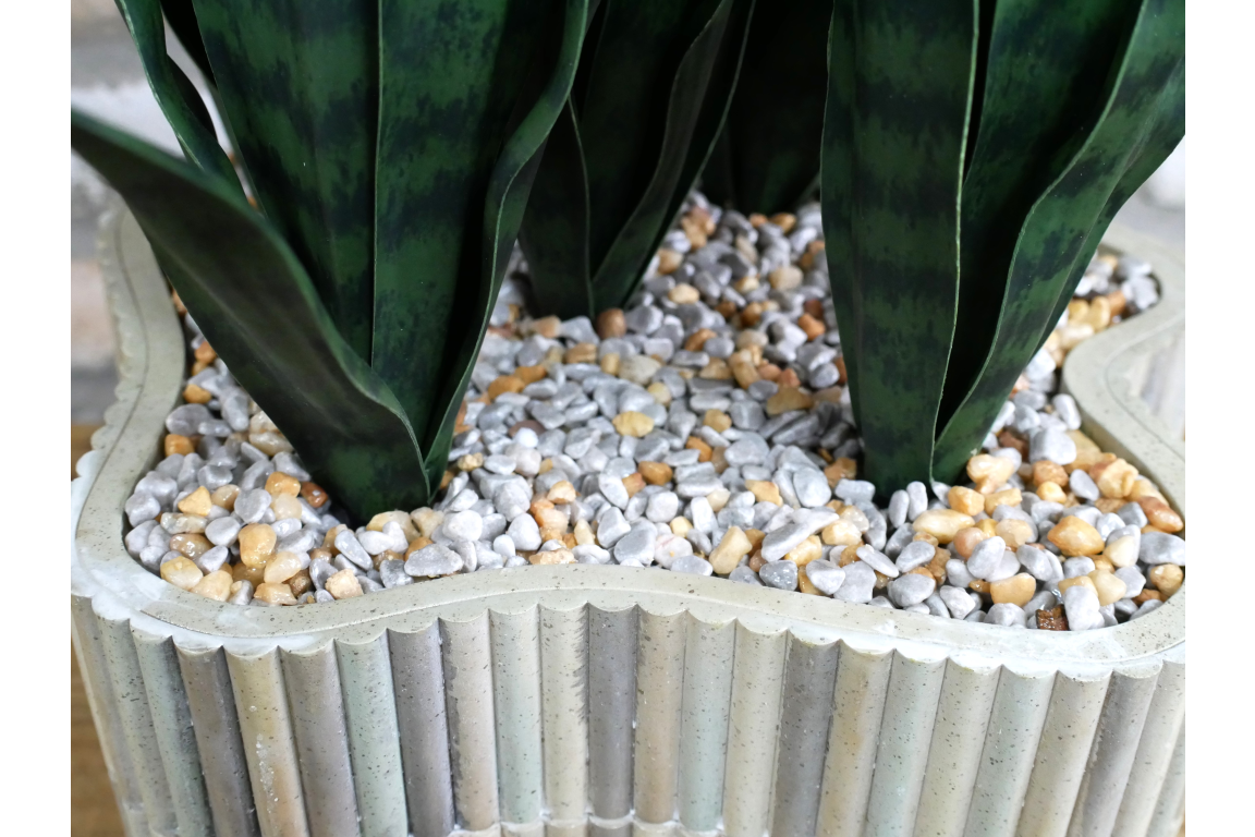 Planter & Artificial Plants