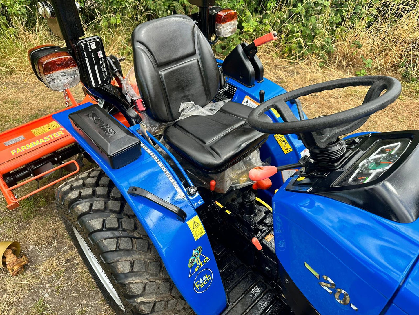 NEW/UNUSED SOLIS 20 4WD COMPACT TRACTOR WITH FARM MASTER RT135 ROTAVATOR BUNDLE!