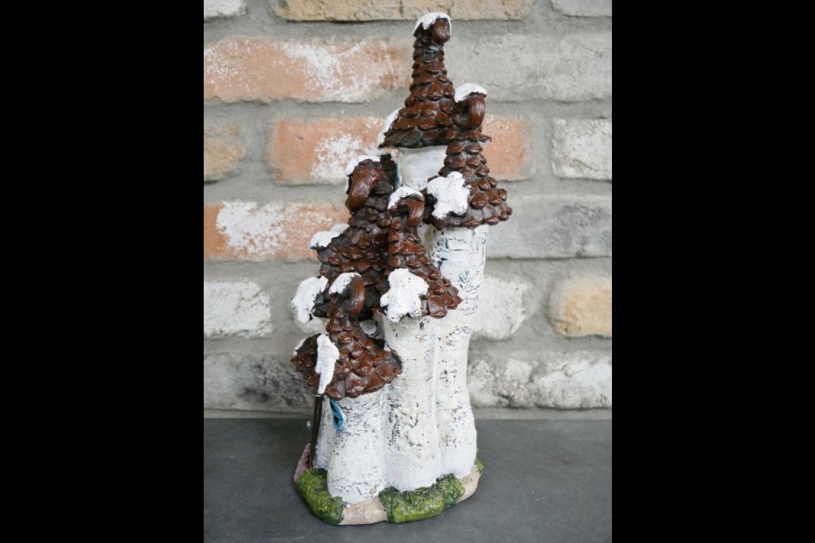 Pine Cone House (Large)