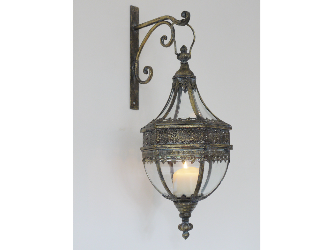 Lantern & Bracket