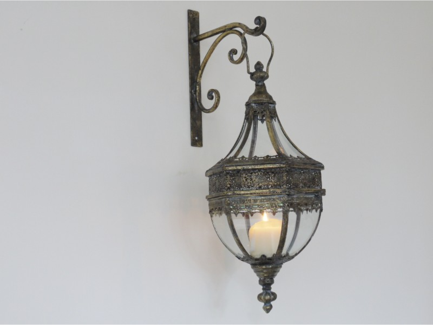 Lantern & Bracket