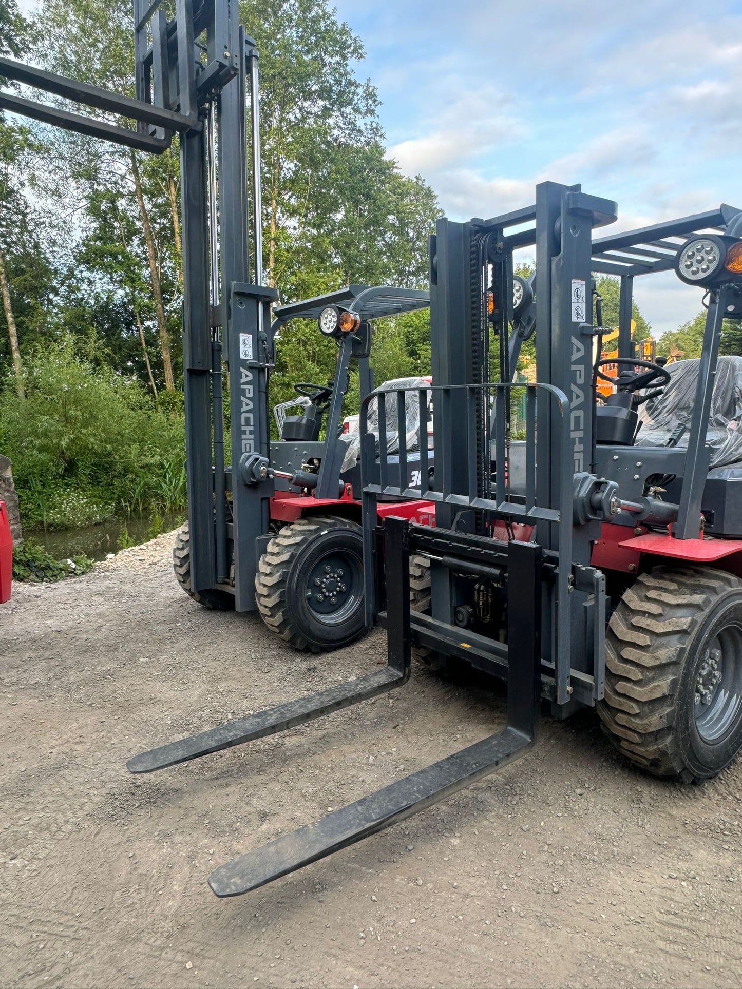 NEW/UNUSED 2024 APACHE FR30 3 TON DIESEL ROUGH TERRAIN FORKLIFT