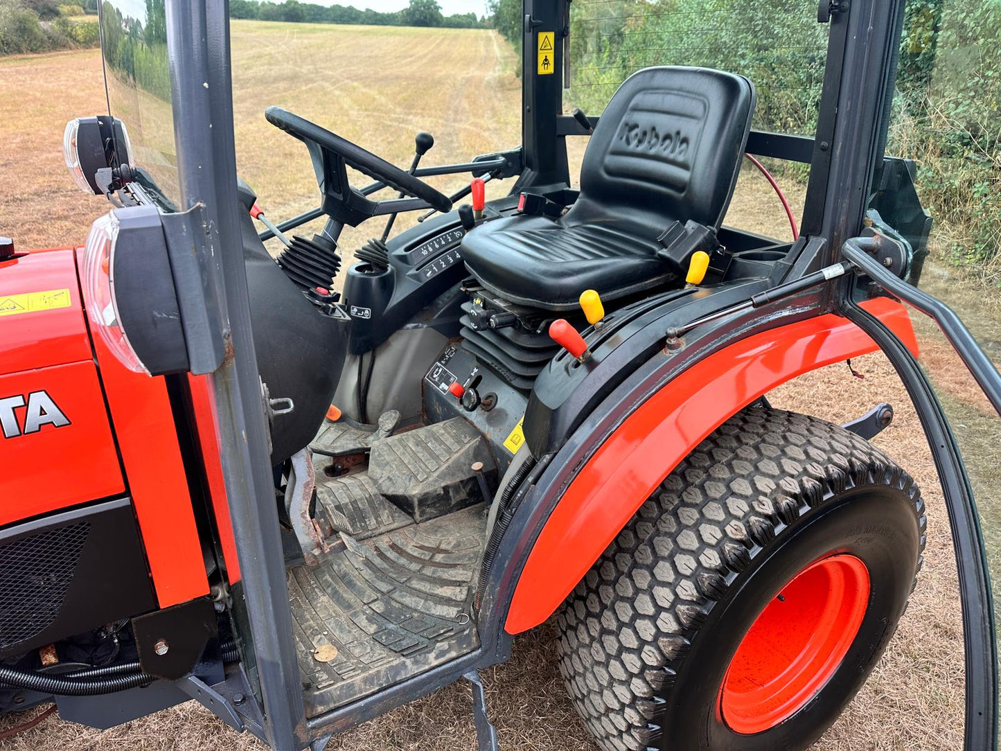 65 REG. KUBOTA B2350 23HP 4WD COMPACT TRACTOR WITH HYDRAULIC 4 WAY BLADE