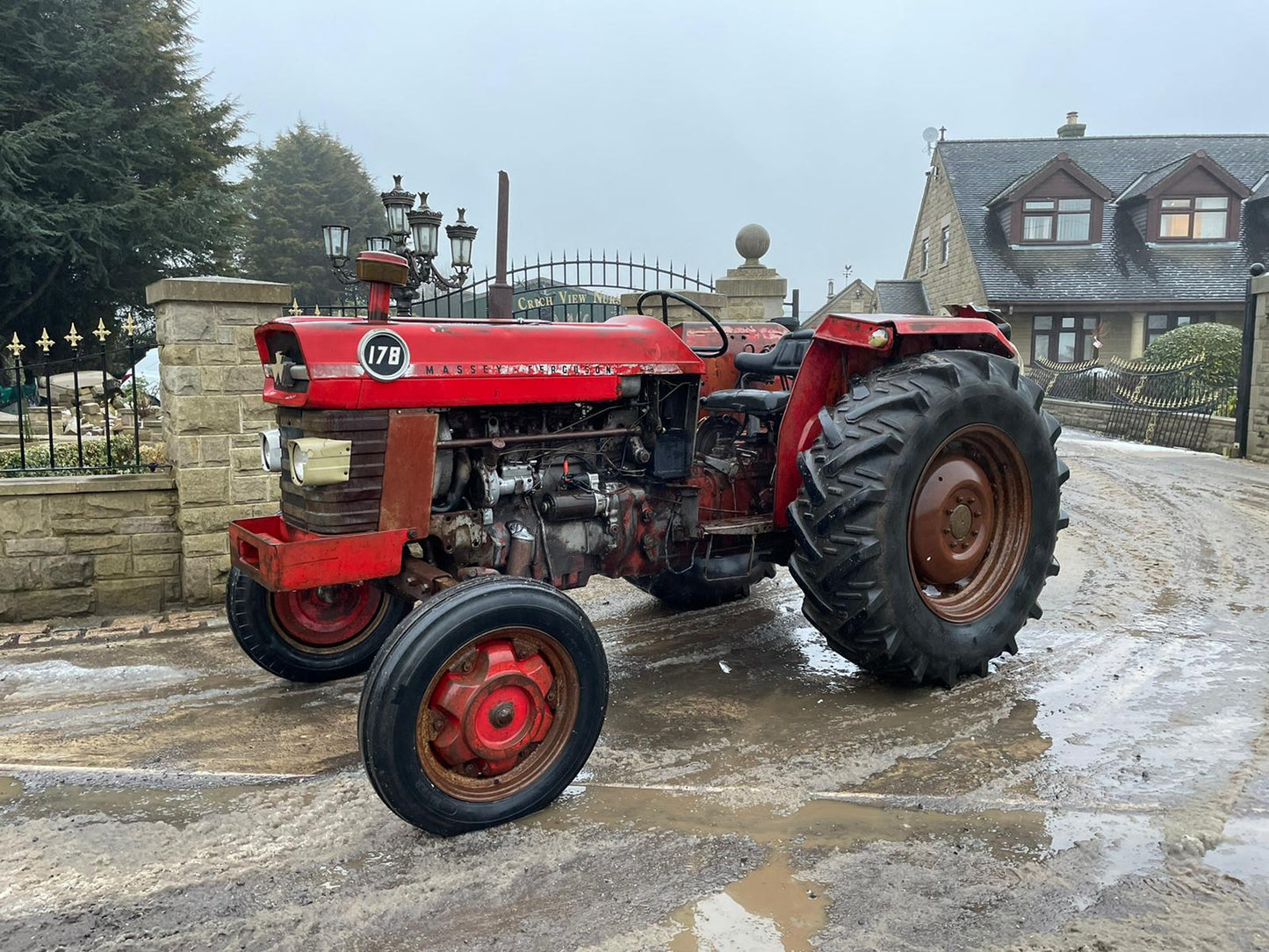 MASSEY FERGUSON 178 TRACTOR, RUNS AND DRIVES
