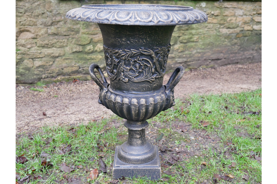C14 Urn No Base B/Z Finish