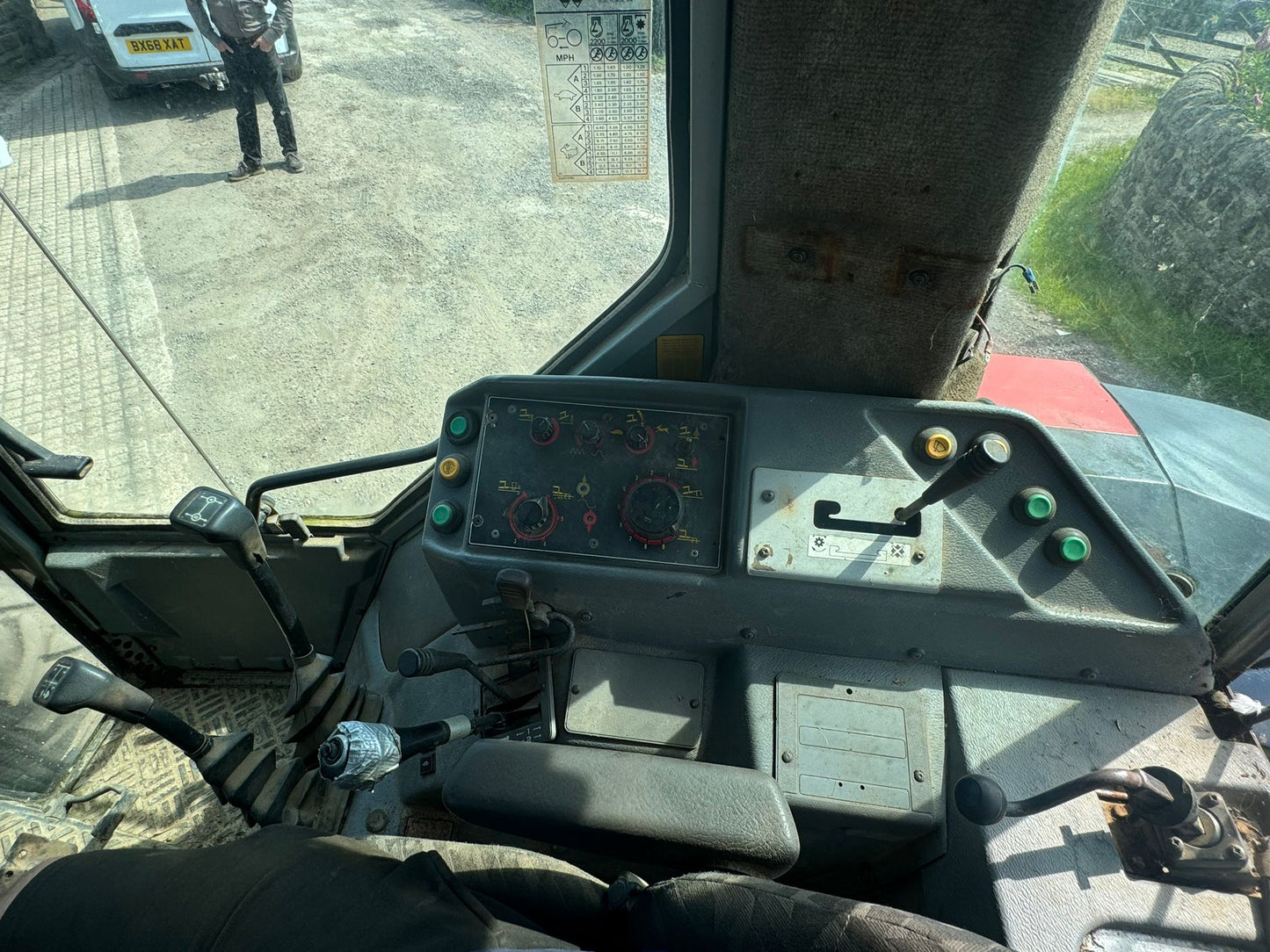 MASSEY FURGUSON 3080 LOADER TRACTOR
