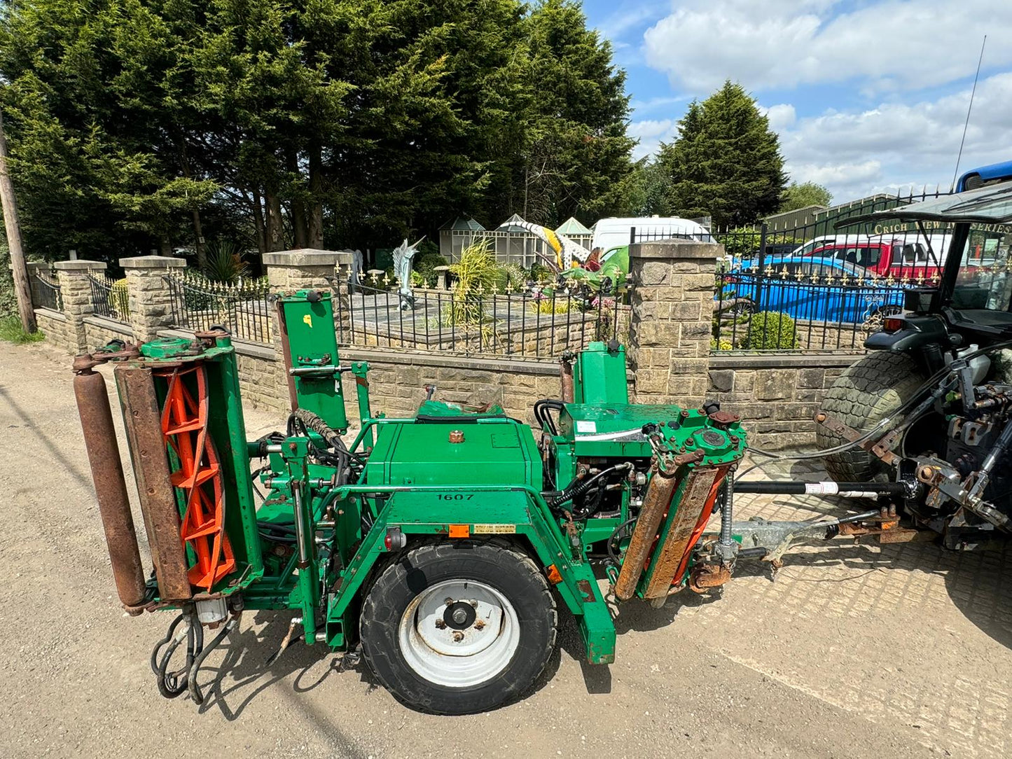 NEW HOLLAND TN55D 55HP 4WD COMPACT TRACTOR WITH REAR RANSOMES CYLINDER MOWER