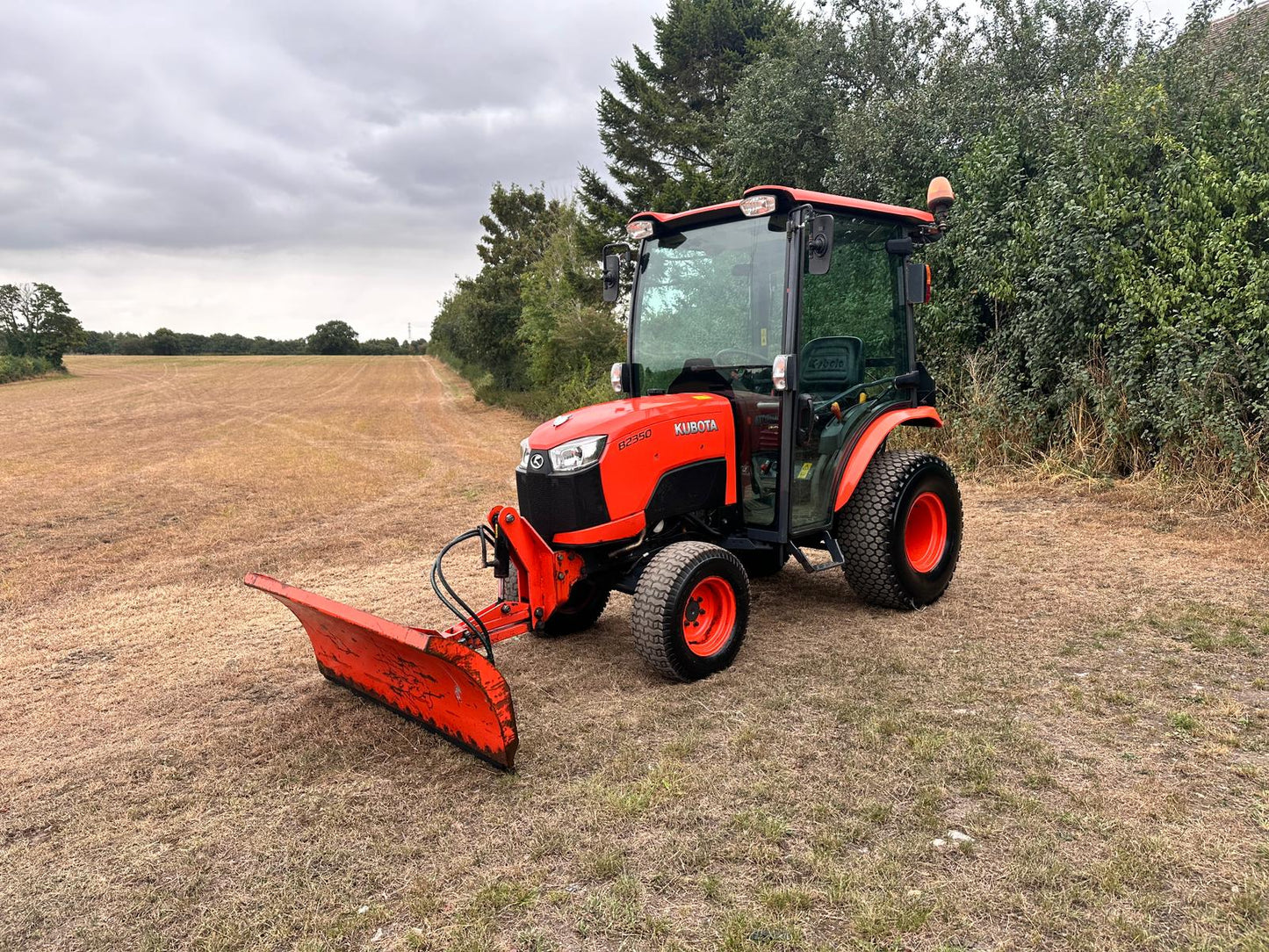 65 REG. KUBOTA B2350 23HP 4WD COMPACT TRACTOR WITH HYDRAULIC 4 WAY BLADE