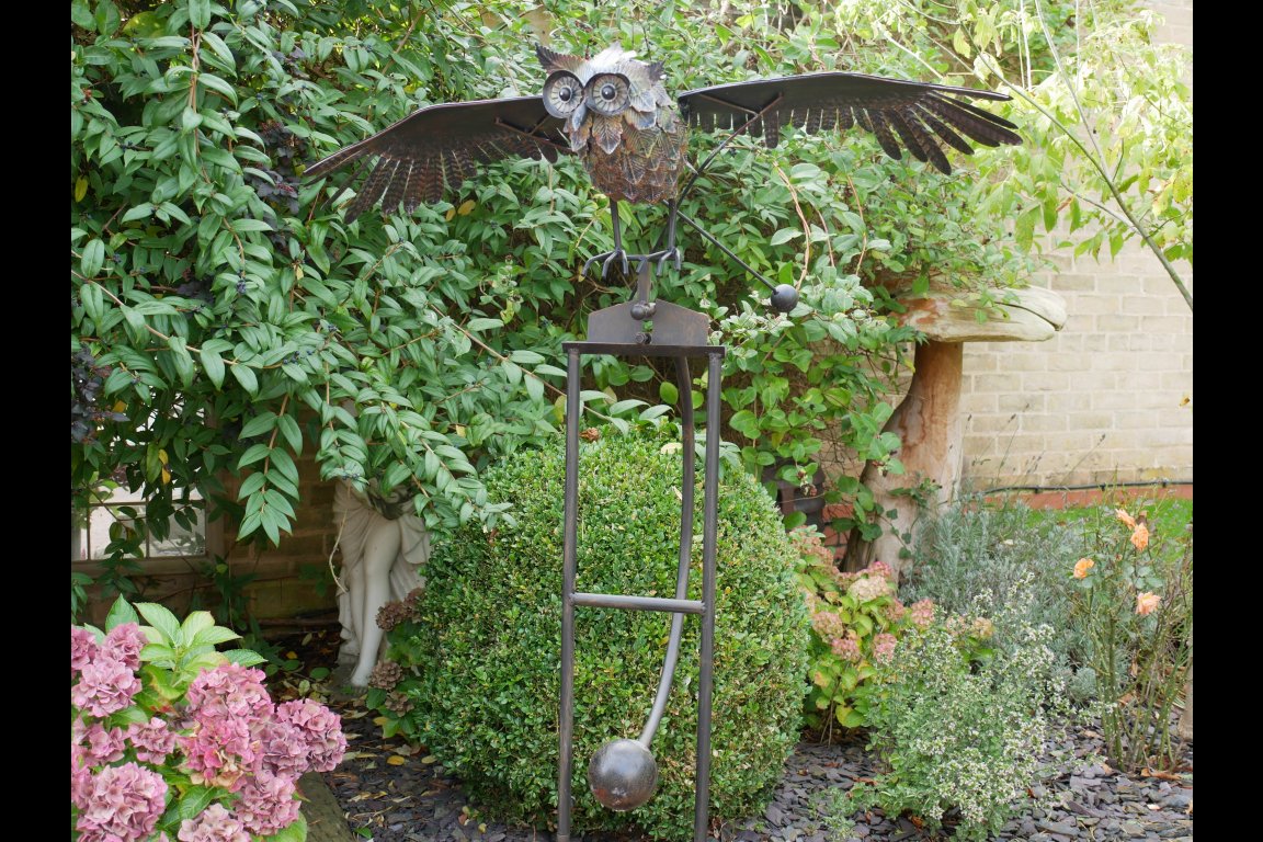 Giant Owl Stake