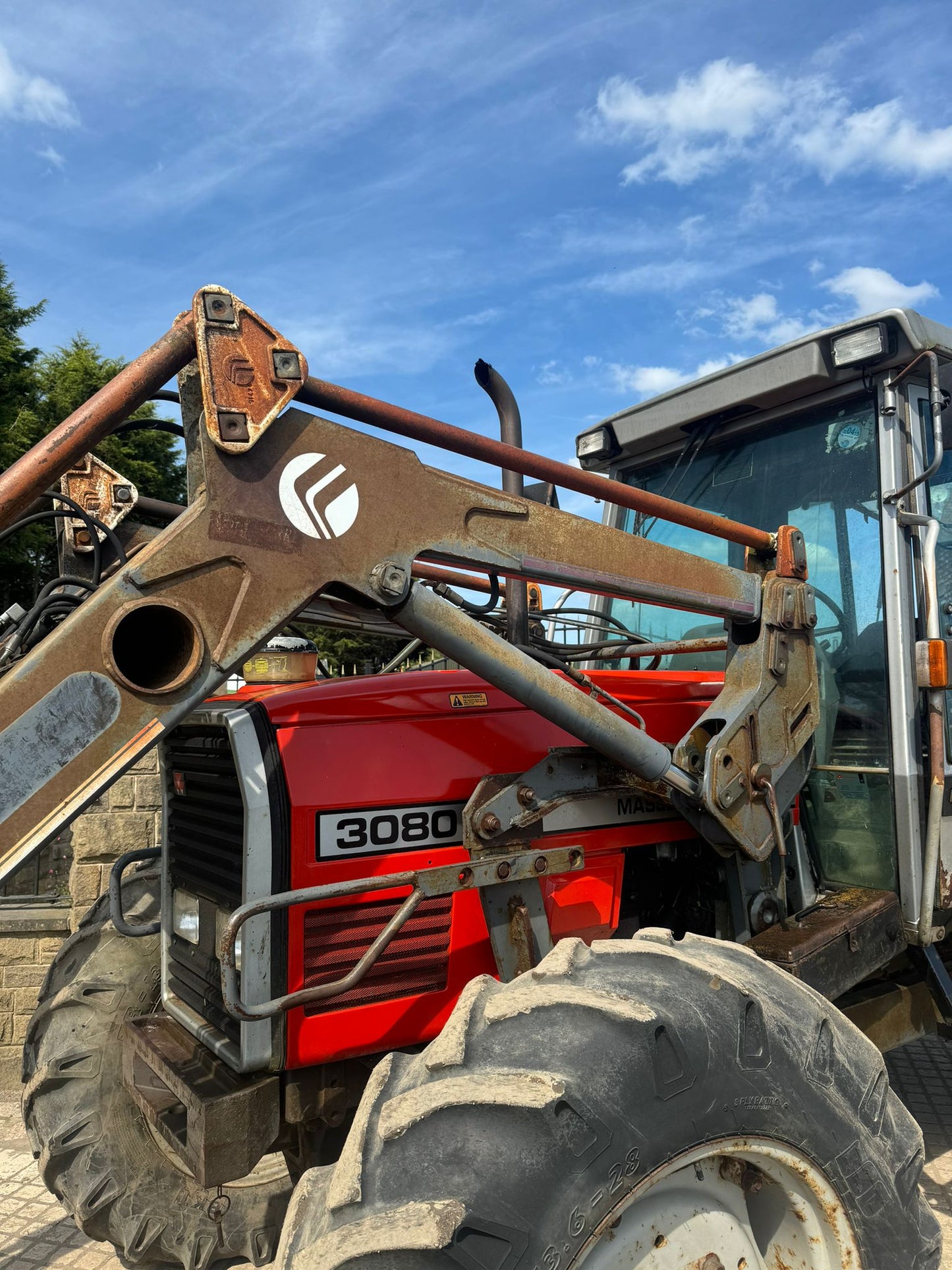MASSEY FURGUSON 3080 LOADER TRACTOR