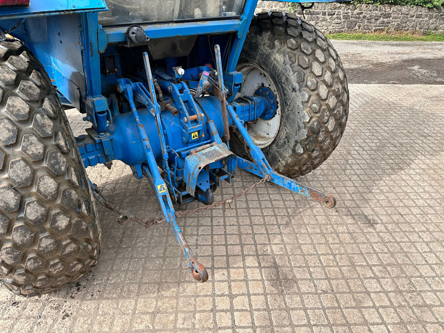 FORD 4110 54HP TRACTOR WITH BOMFORD LOADER
