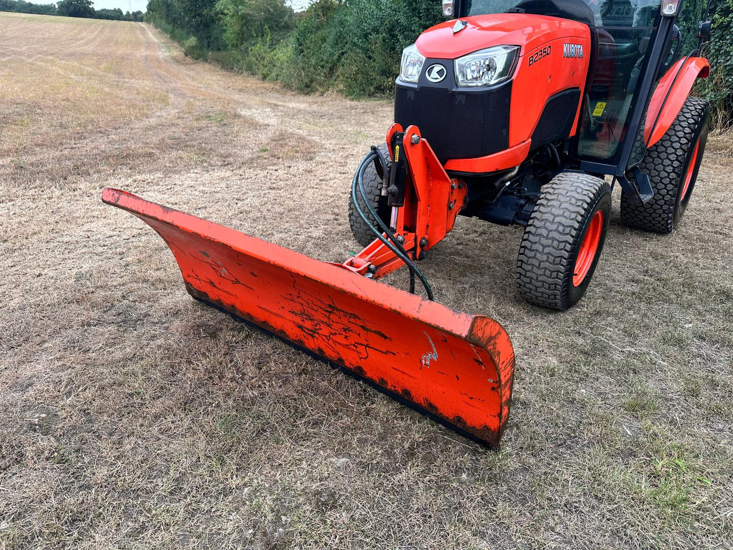 65 REG. KUBOTA B2350 23HP 4WD COMPACT TRACTOR WITH HYDRAULIC 4 WAY BLADE