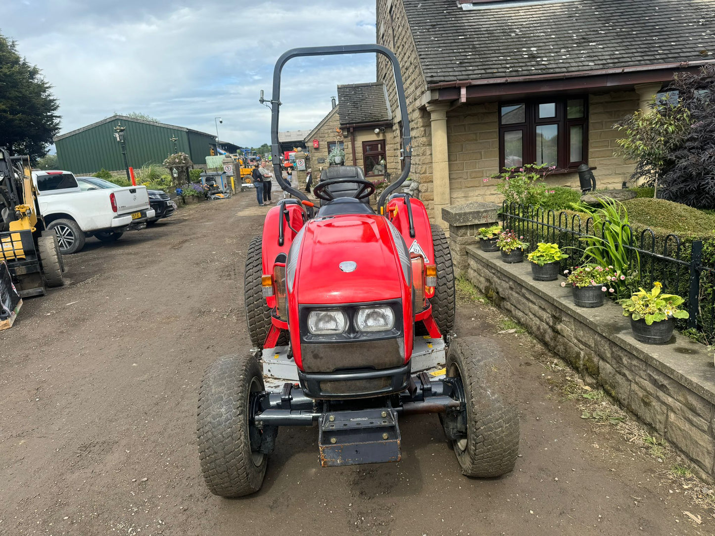 2012 MCCORMICK X10.35H COMPACT TRACTOR WITH UNDERSLUNG DECK 34 HP