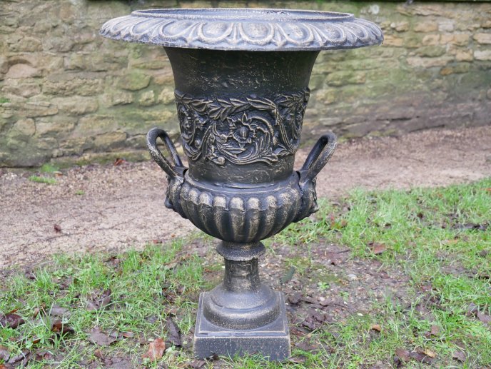 C14 Urn No Base B/Z Finish