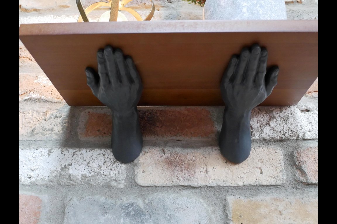 Hands Shelf