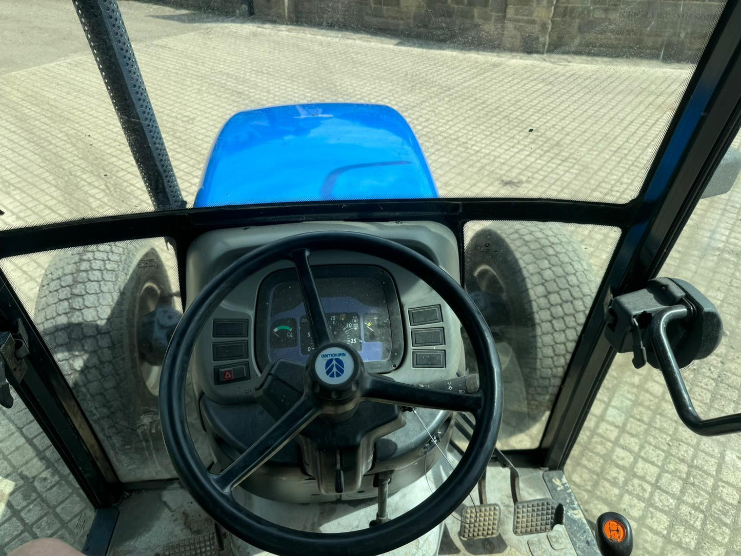 NEW HOLLAND TN55D 55HP 4WD COMPACT TRACTOR WITH REAR RANSOMES CYLINDER MOWER