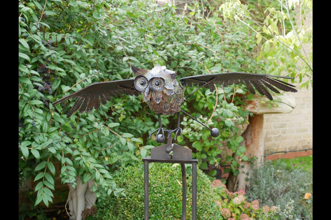 Giant Owl Stake