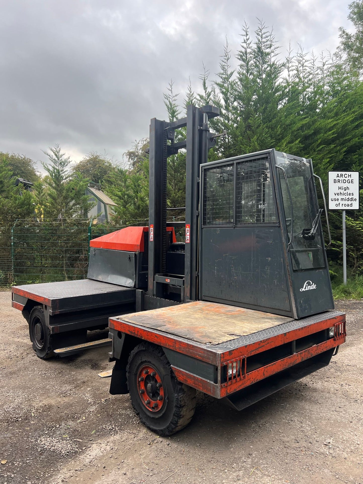 LINDI S40 SIDE LOADER FORKLIFT