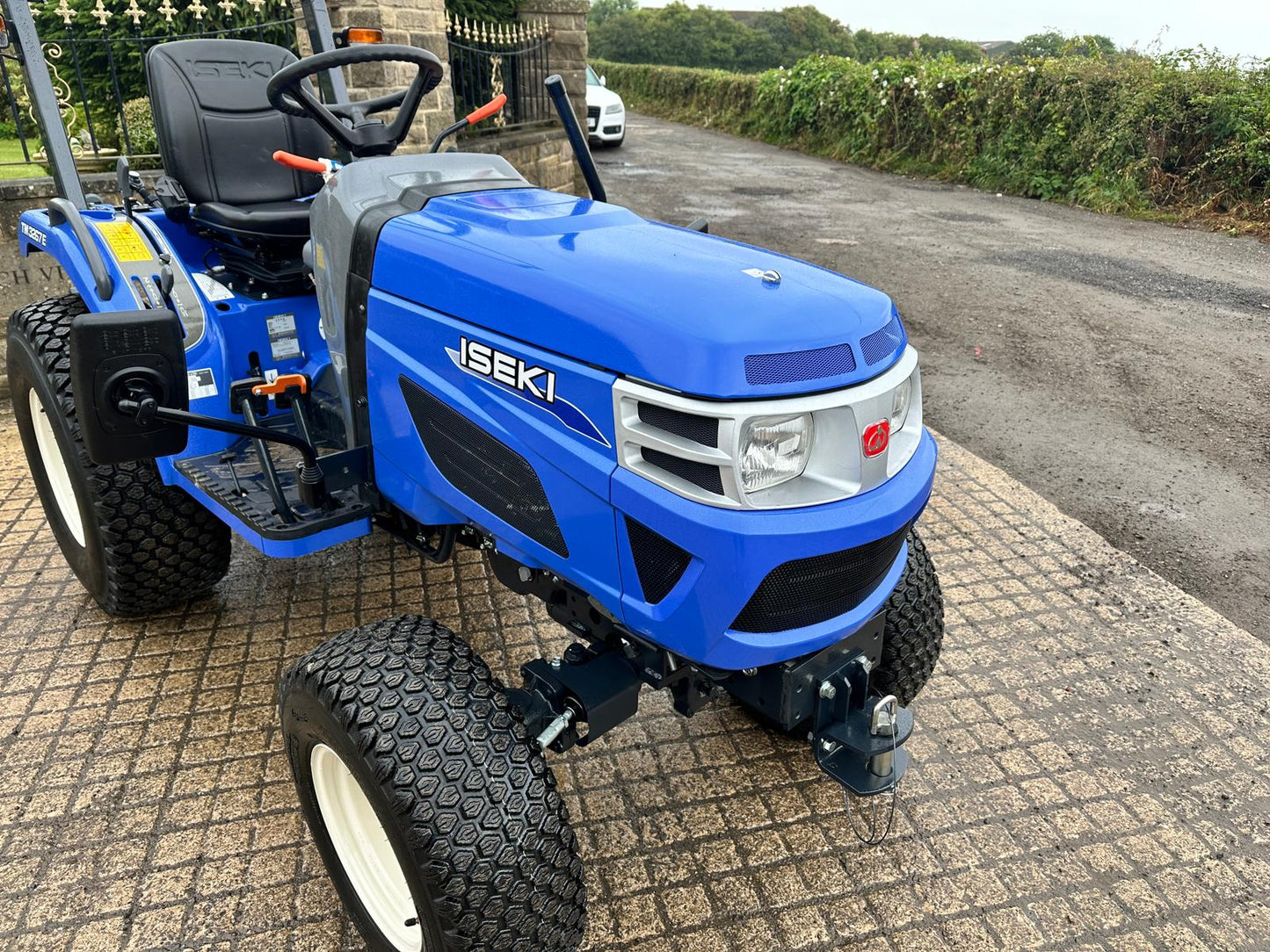 NEW/UNUSED ISEKI TM3267E 26HP 4WD COMPACT TRACTOR