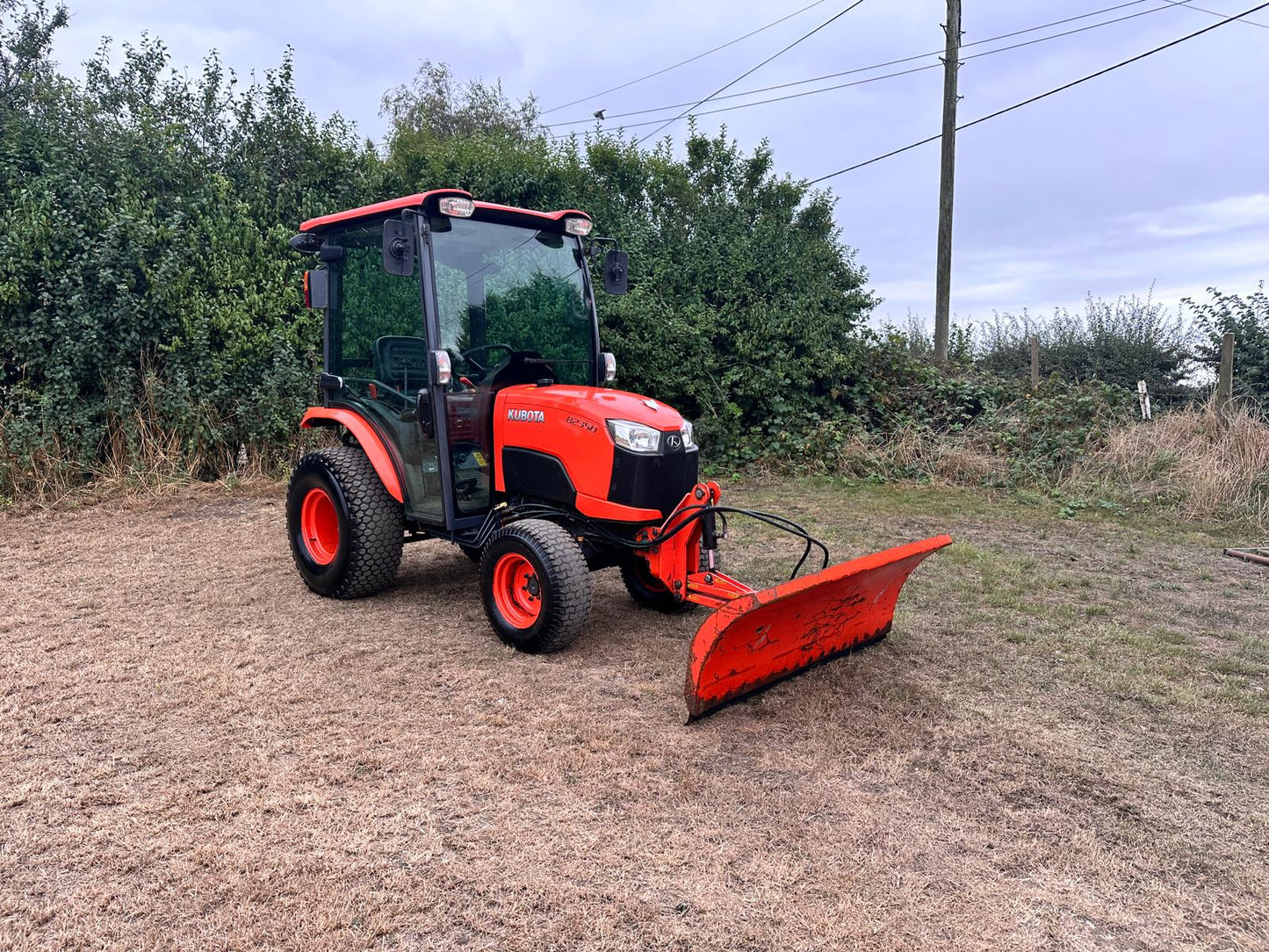 65 REG. KUBOTA B2350 23HP 4WD COMPACT TRACTOR WITH HYDRAULIC 4 WAY BLADE