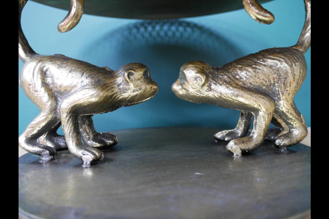 Small Monkey Side / Stand