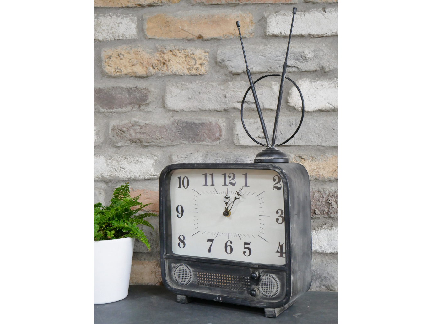 Retro TV Clock