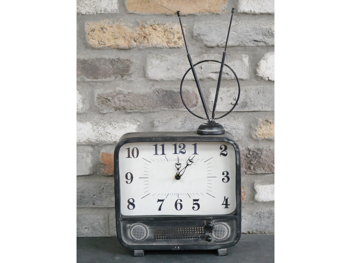 Retro TV Clock