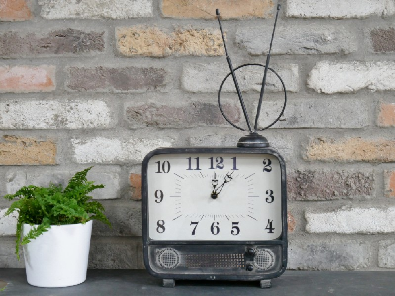 Retro TV Clock