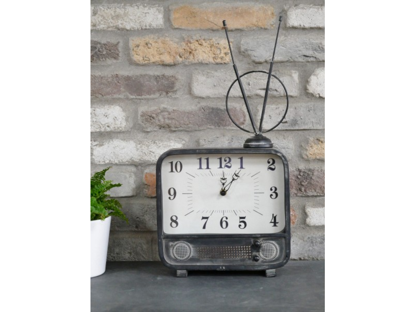 Retro TV Clock