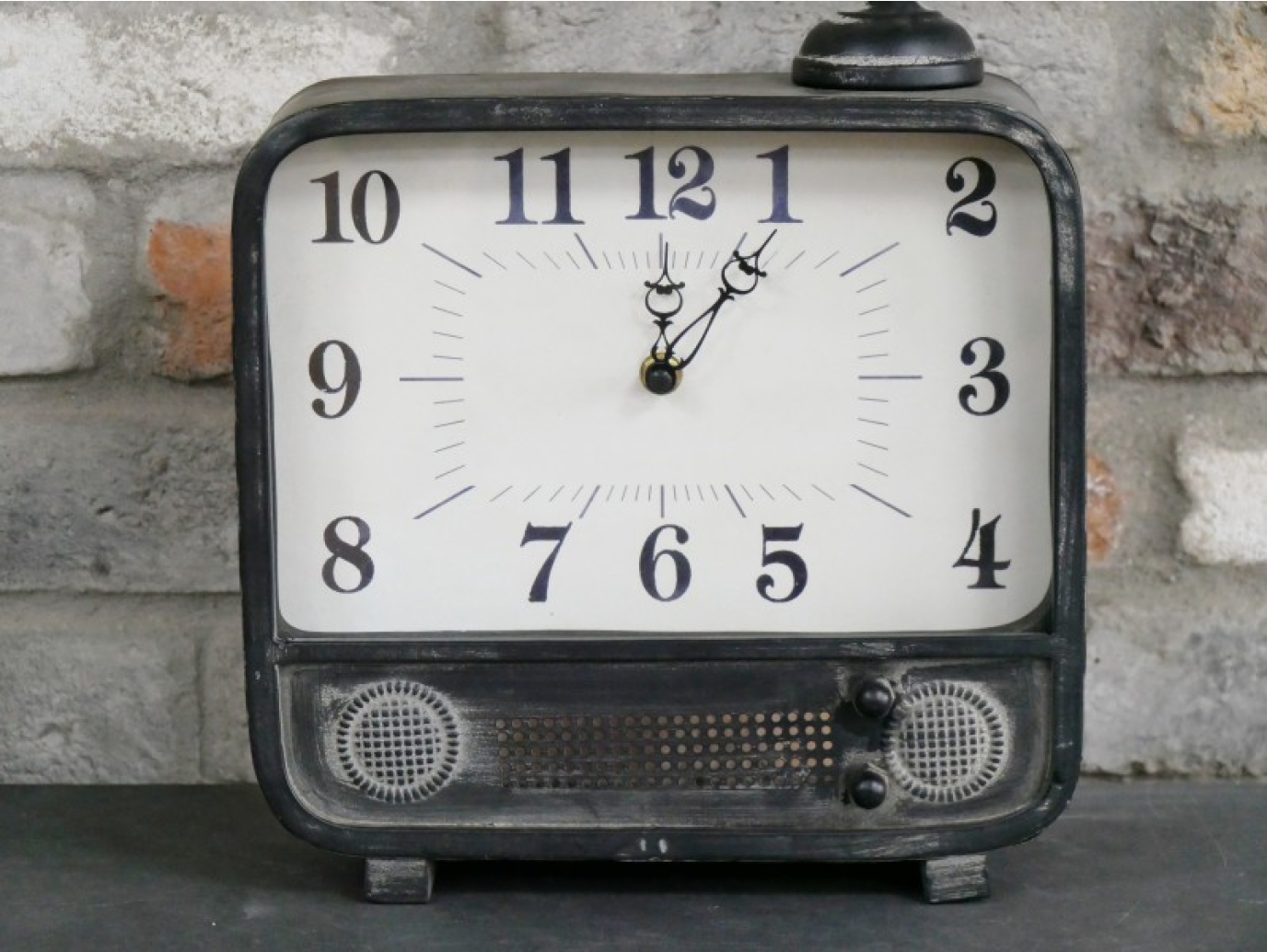 Retro TV Clock