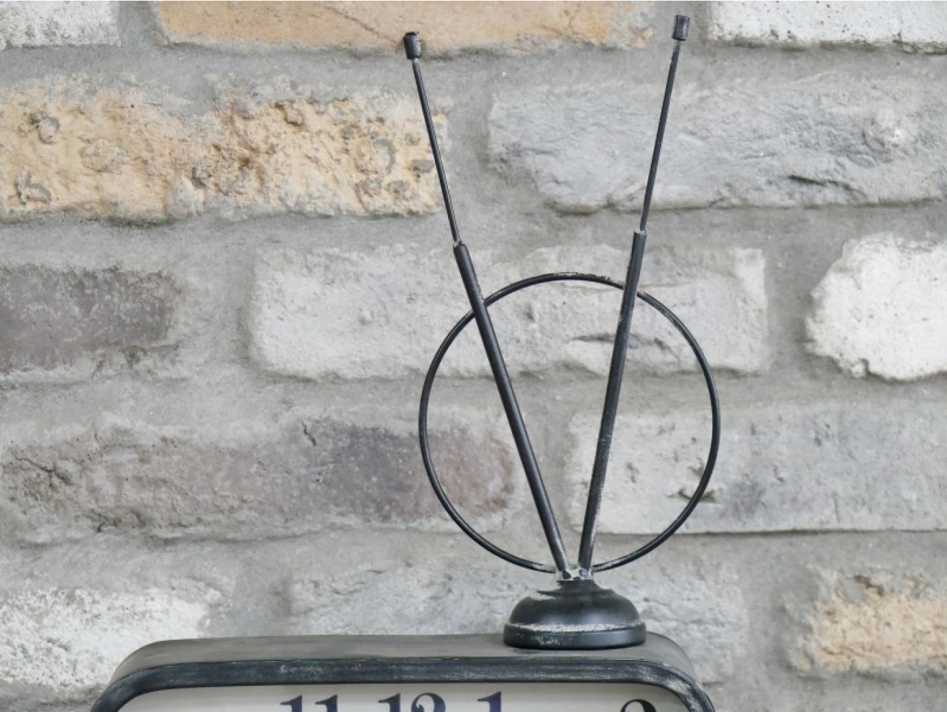 Retro TV Clock