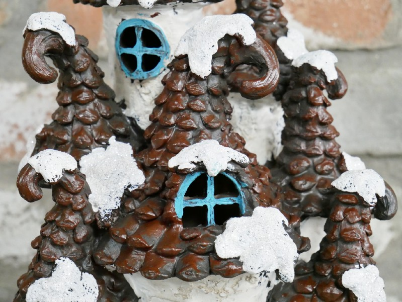 Pine Cone House (Large)