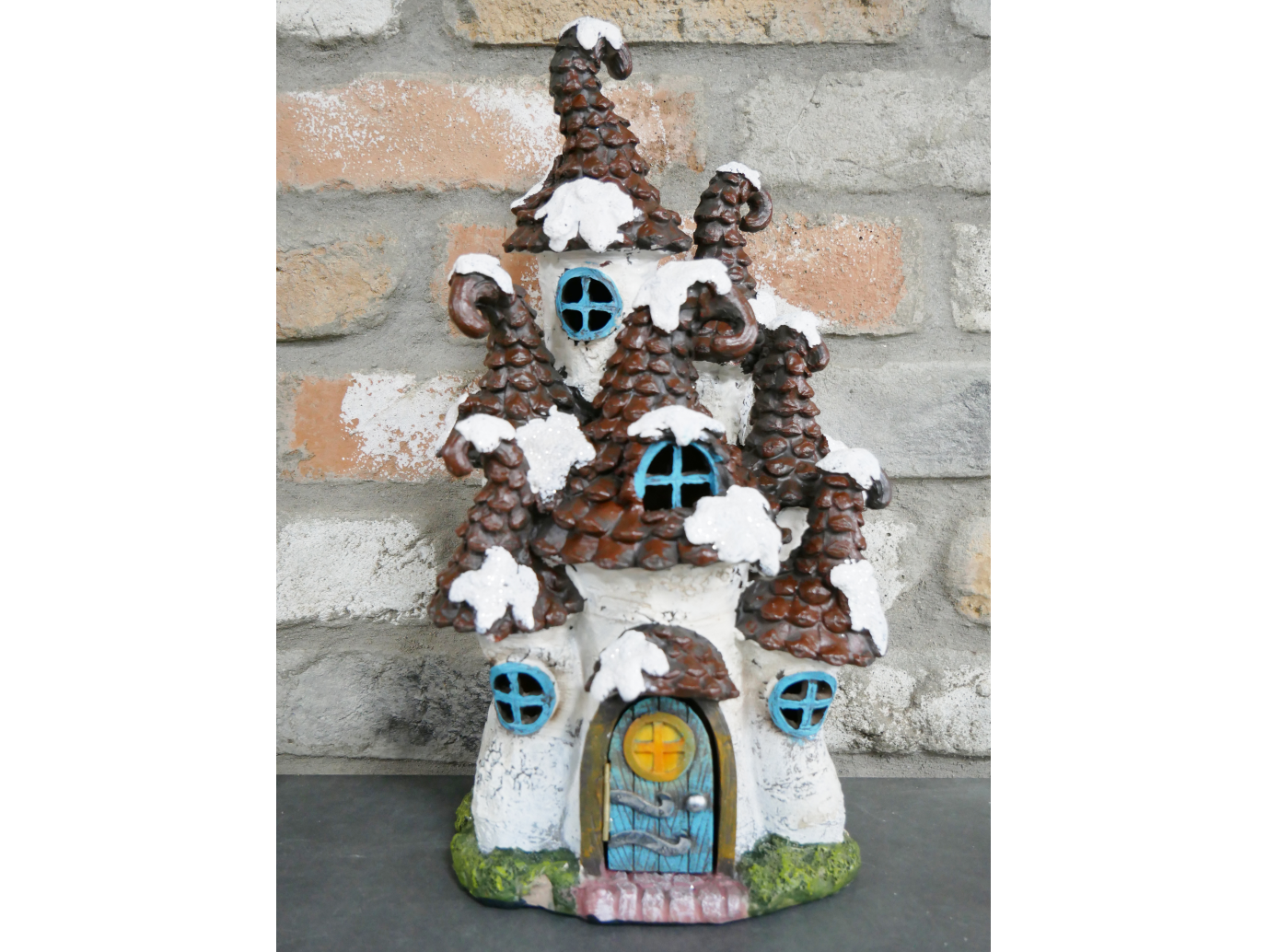 Pine Cone House (Large)
