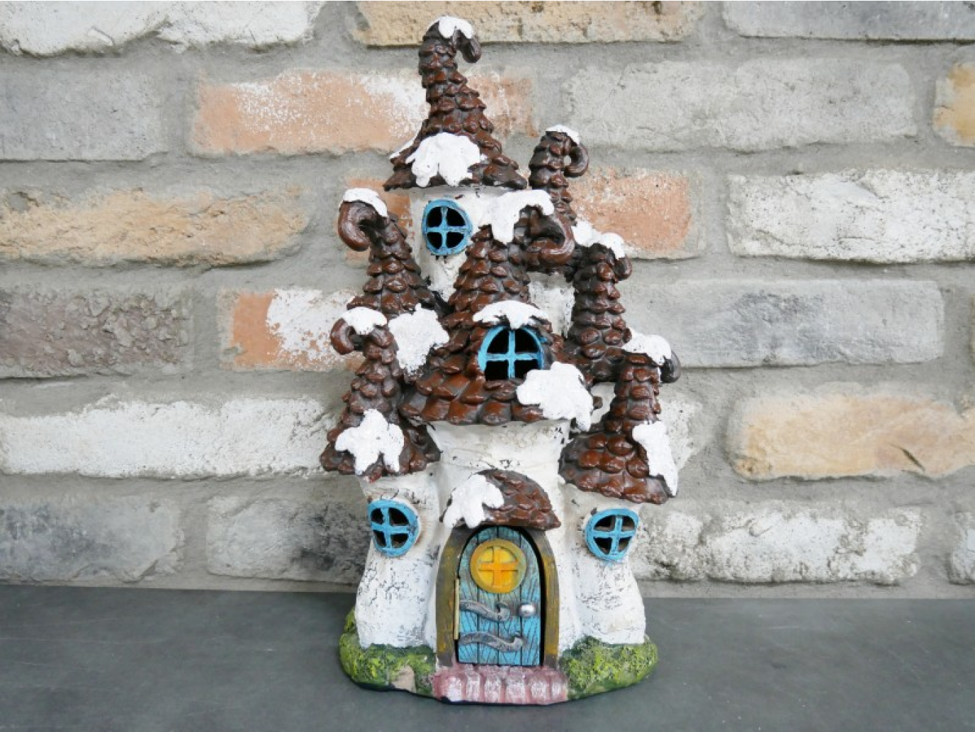 Pine Cone House (Large)