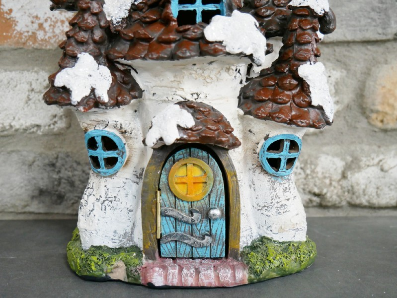 Pine Cone House (Large)