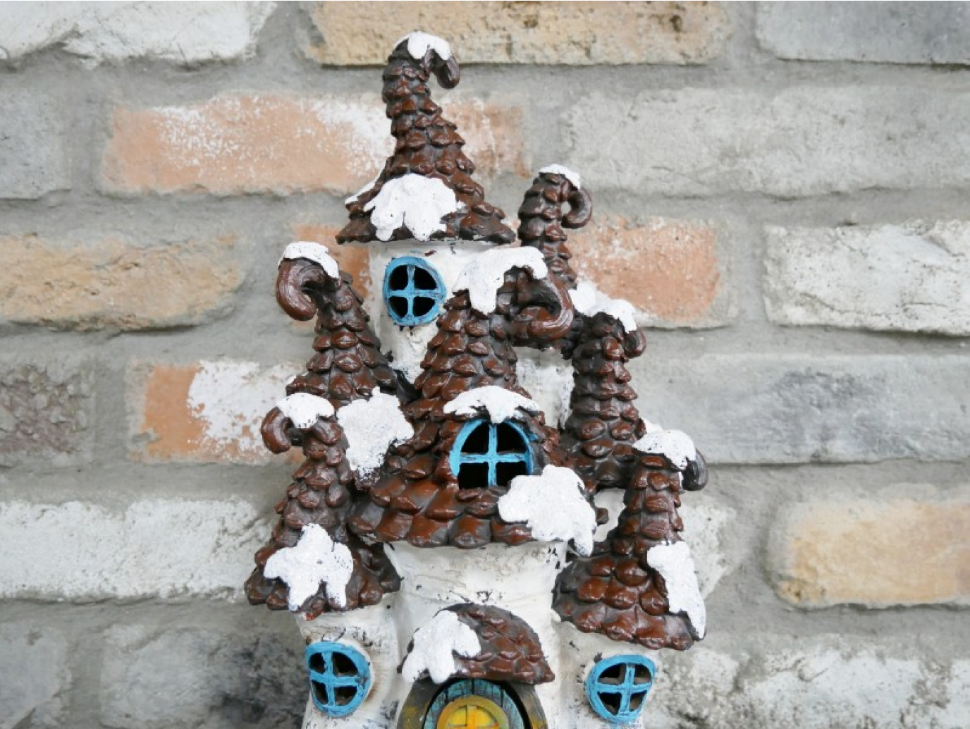 Pine Cone House (Large)