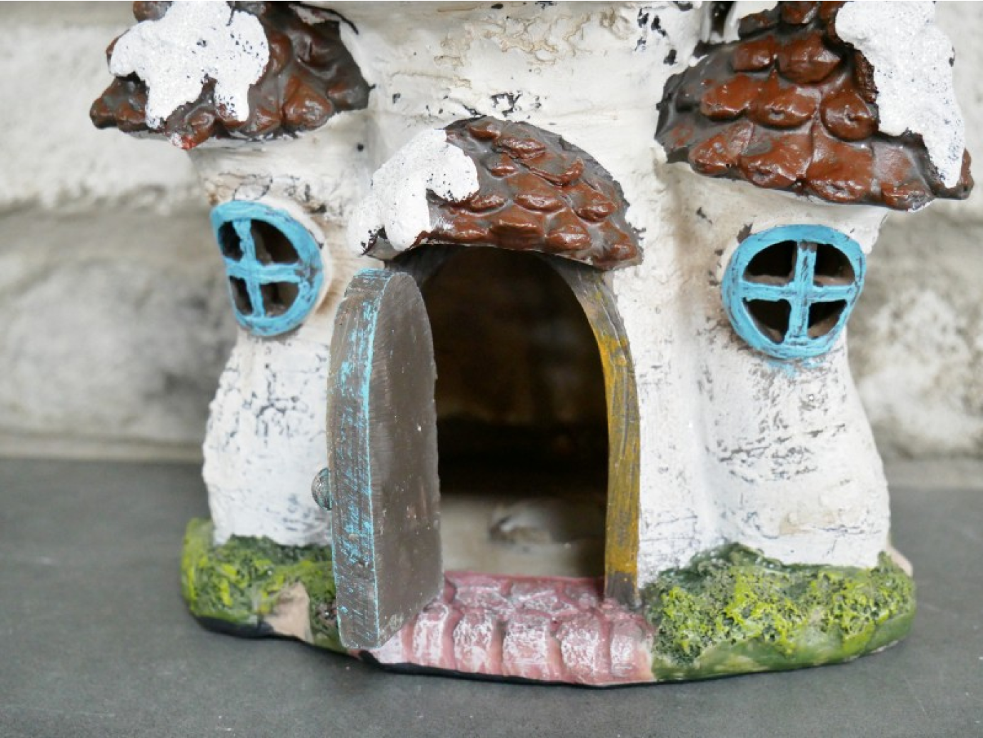 Pine Cone House (Large)