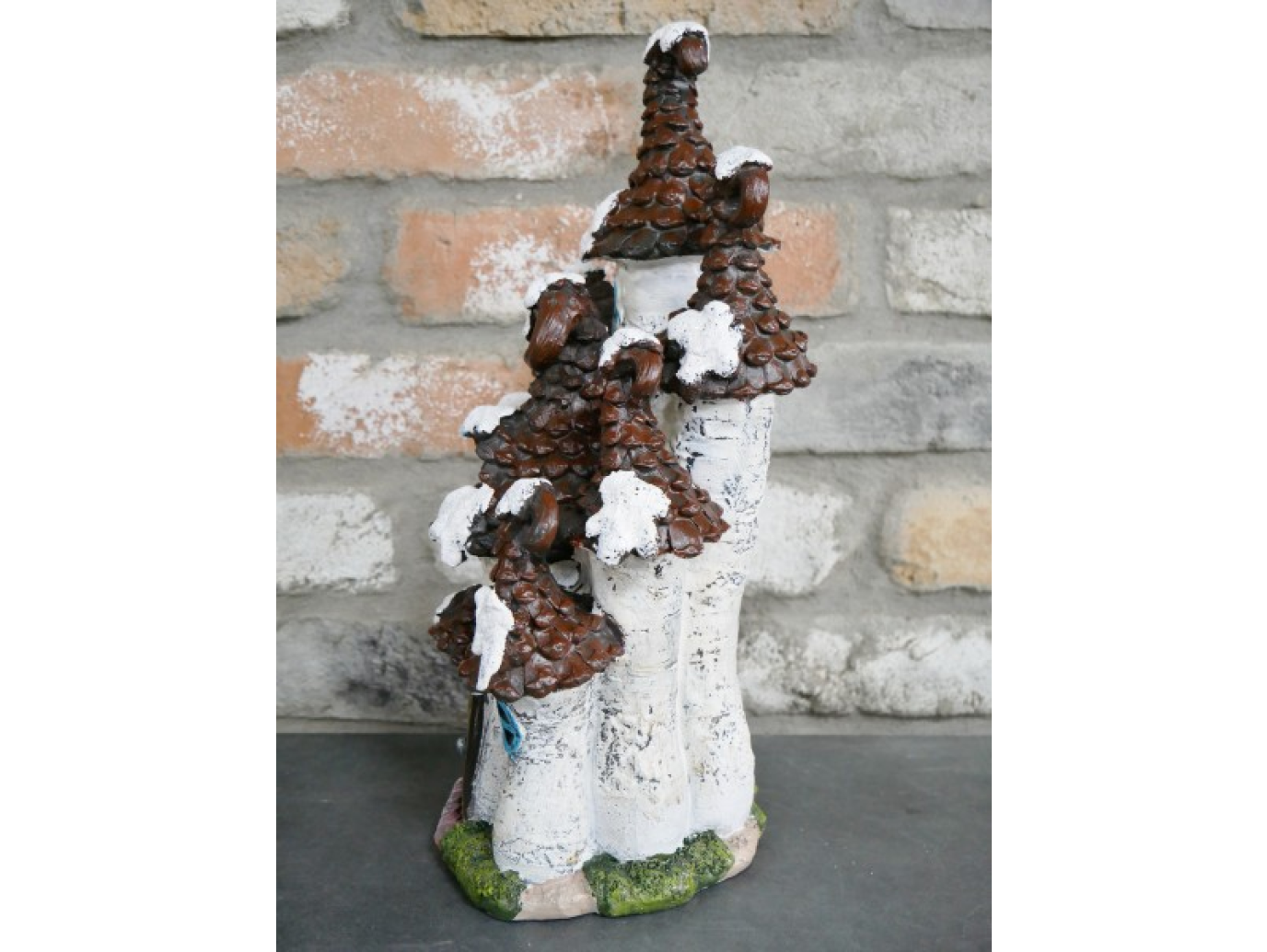 Pine Cone House (Large)