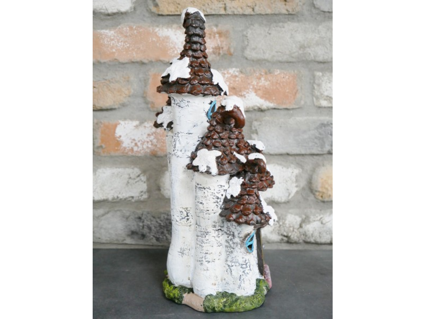 Pine Cone House (Large)