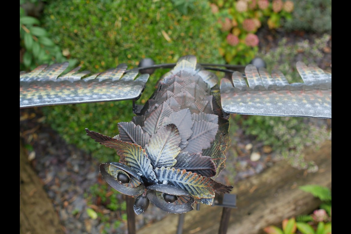 Giant Owl Stake